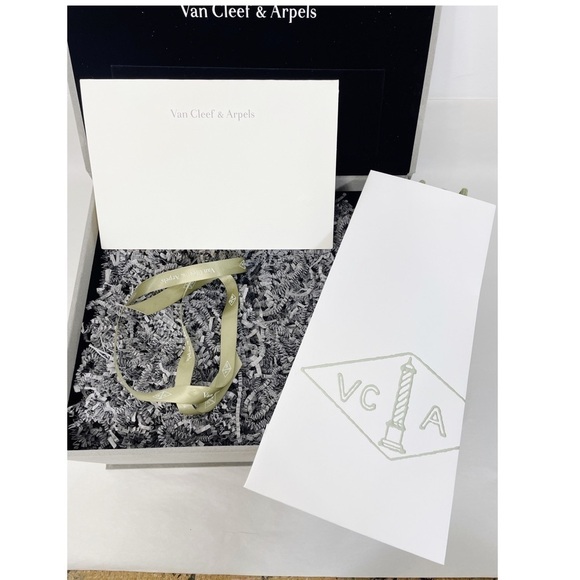Van Cleef & Arpels Empty Box Ribbon Bag - Picture 2 of 5
